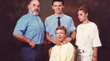 choking-family-photo