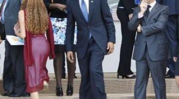 obama-staring-booty