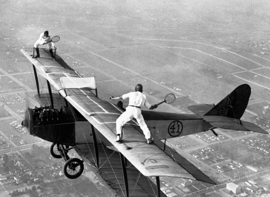 Biplane Tennis