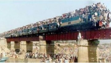 crowded-train
