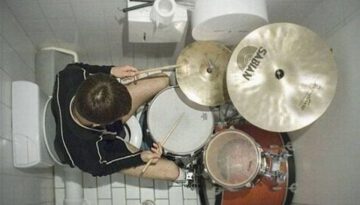 toilet-drummer