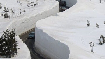 japan-snow-road