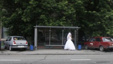 bride-bus-stop