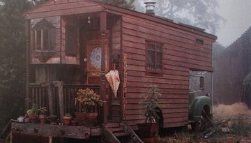 old-trailer-house
