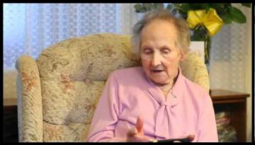100 Year Old Keeps Sharp Playing Nintendo DS