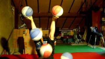 Juggling 5 Balls Upside Down