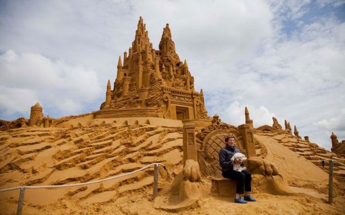 Massive Sand Castle – 1Funny.com