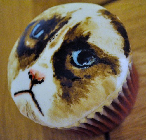 grumpy-cat-cupcake