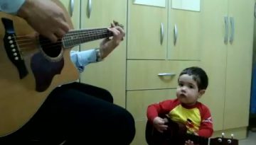 2-year-old-sings-with-dad thumbnail