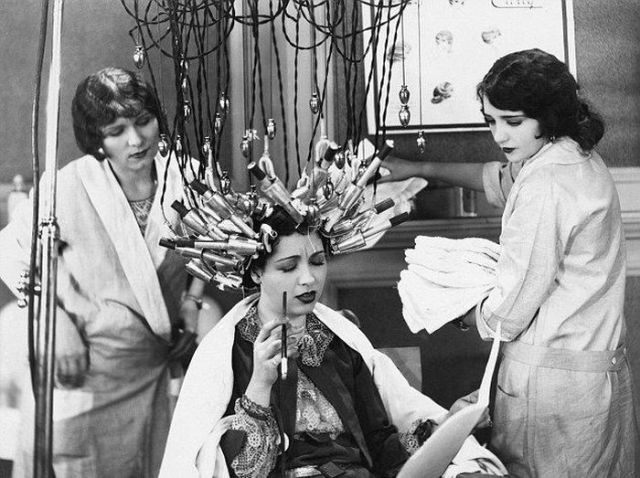 beauty_shops_at_the_beginning_of_the_20th_century_640_08
