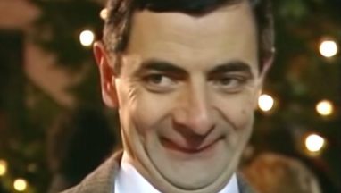 Christmas Busking – Classic Mr. Bean