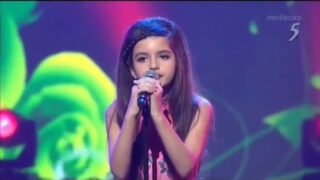 Amazing 9-Year-Old Angelina Sings a Classic