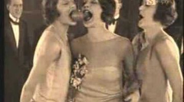 Flappers – The Roaring Twenties