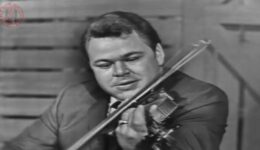 Roy Clark play Guitar, Banjo and Fiddle