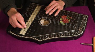Sounds of Silence on a 5-chord Zither