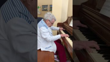 92-Year-Old Woman With Dementia Performs Moonlight Sonata