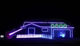 Amazing and Hilarious Christmas Light Show! – Christmas Can Can