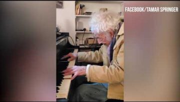 94 year old Philip Springer plays Moonlight Sonata