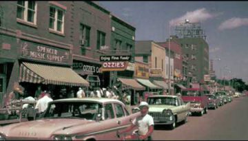 Main Street, USA during the 1950s – Photos of life in America