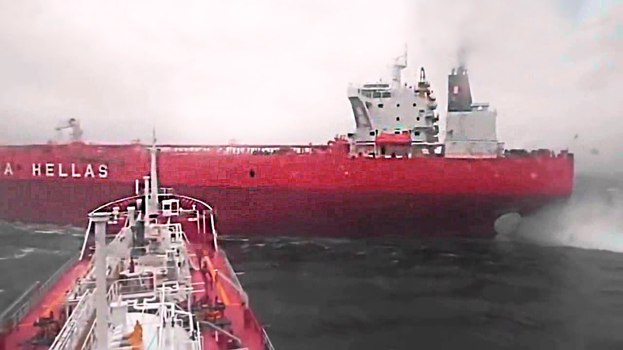 30 Biggest Ship Collisions and Mistakes Caught On Camera