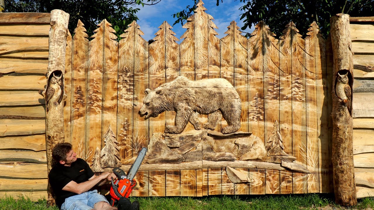 Chainsaw Wooden Gate Art