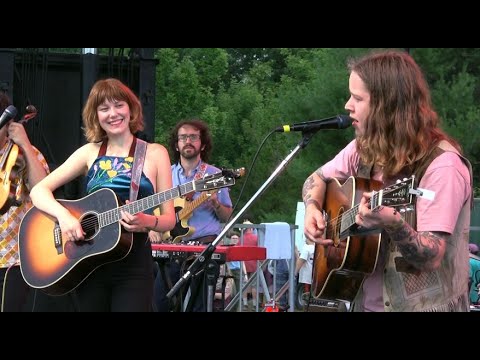 Sittin’ On Top Of The World – Molly Tuttle & Billy Strings