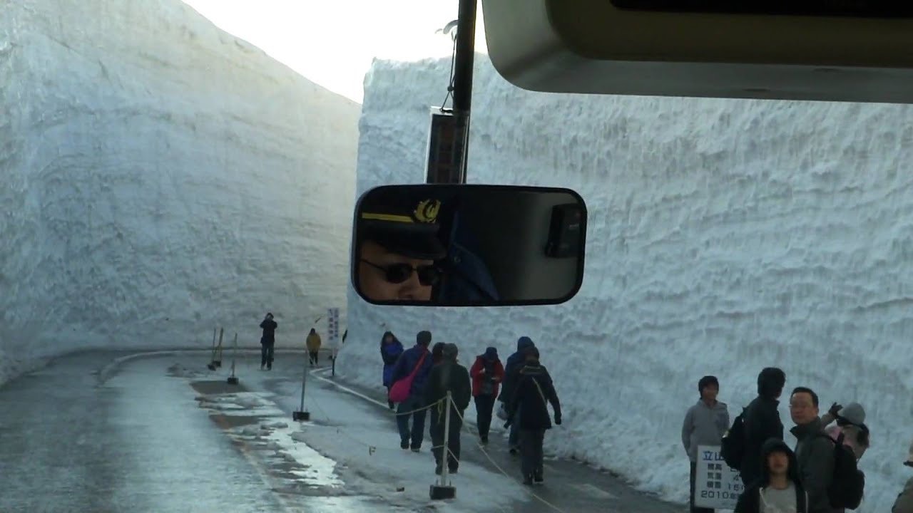 Great Snow Wall Drive in Japan