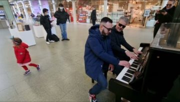 Crowd Gets Impressed By Two Skilled Pianists