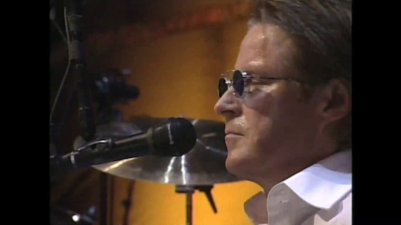 Eagles perform “Hotel California” at the 1998 Rock & Roll Hall of Fame Induction Ceremony