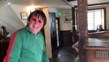 Random Dude Walks Into Pub Then Shocks Everyone!