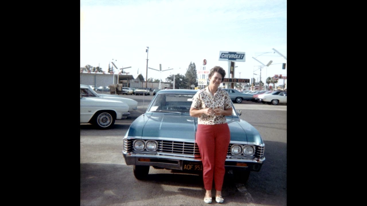 44 Cool Snaps That Capture Women Posing With Their Cars in the 1960s