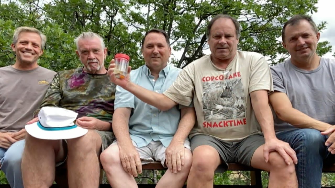 Group of Friends Take the Same Picture for 40 Years