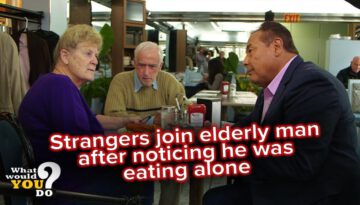 Strangers Join Elderly Man After Noticing He Was Eating Alone