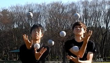 Amazing Juggling Duo