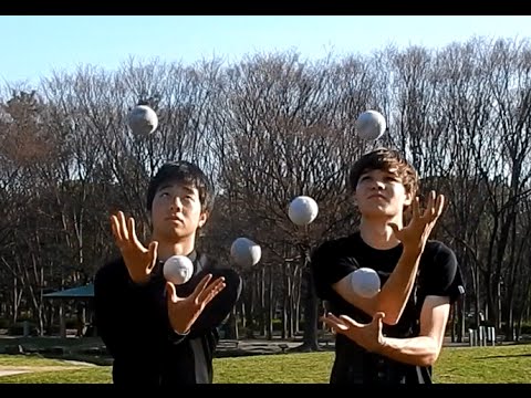 Amazing Juggling Duo