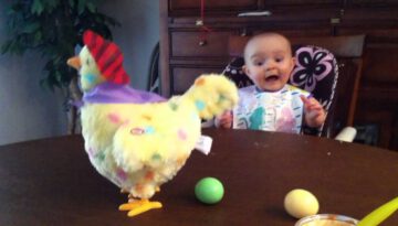 Baby’s Shocked Reaction to an Easter Hen Laying Eggs