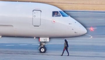 Crazy Passenger Refuses to Miss Flight