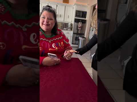 Woman Fails to Notice Daughter’s Tiny Fake Hands While Her Family Continues to Laugh